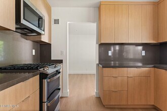 84 Sunny Vista Ave in Oak Park, CA - Building Photo - Building Photo