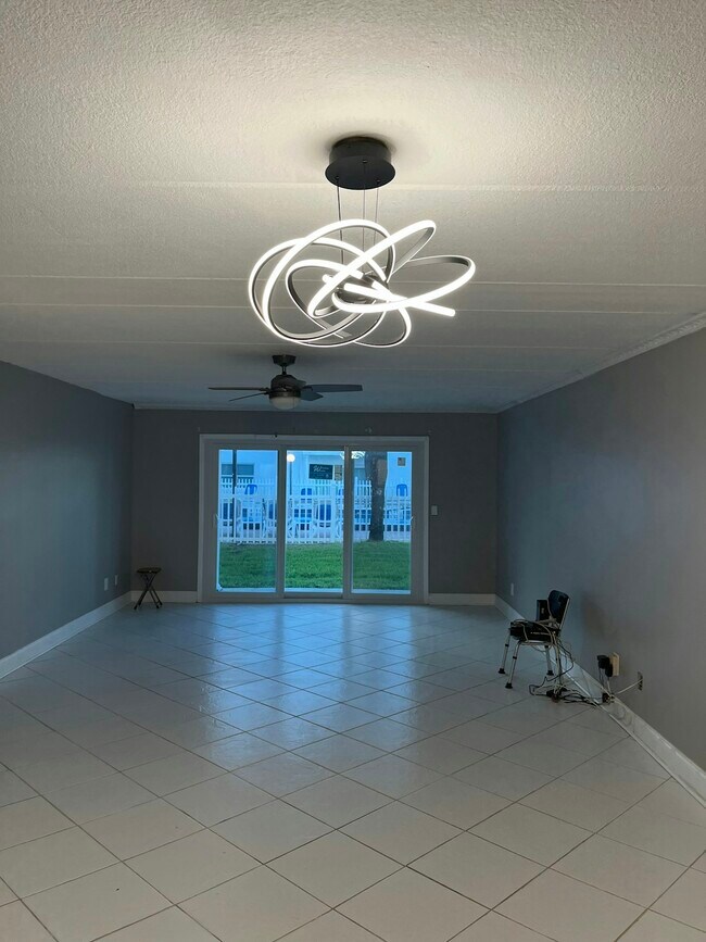 1926 Ocean Shore Blvd in Ormond Beach, FL - Building Photo - Building Photo