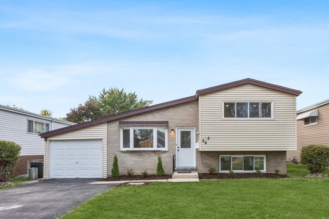 26 N Craig Pl in Lombard, IL - Building Photo