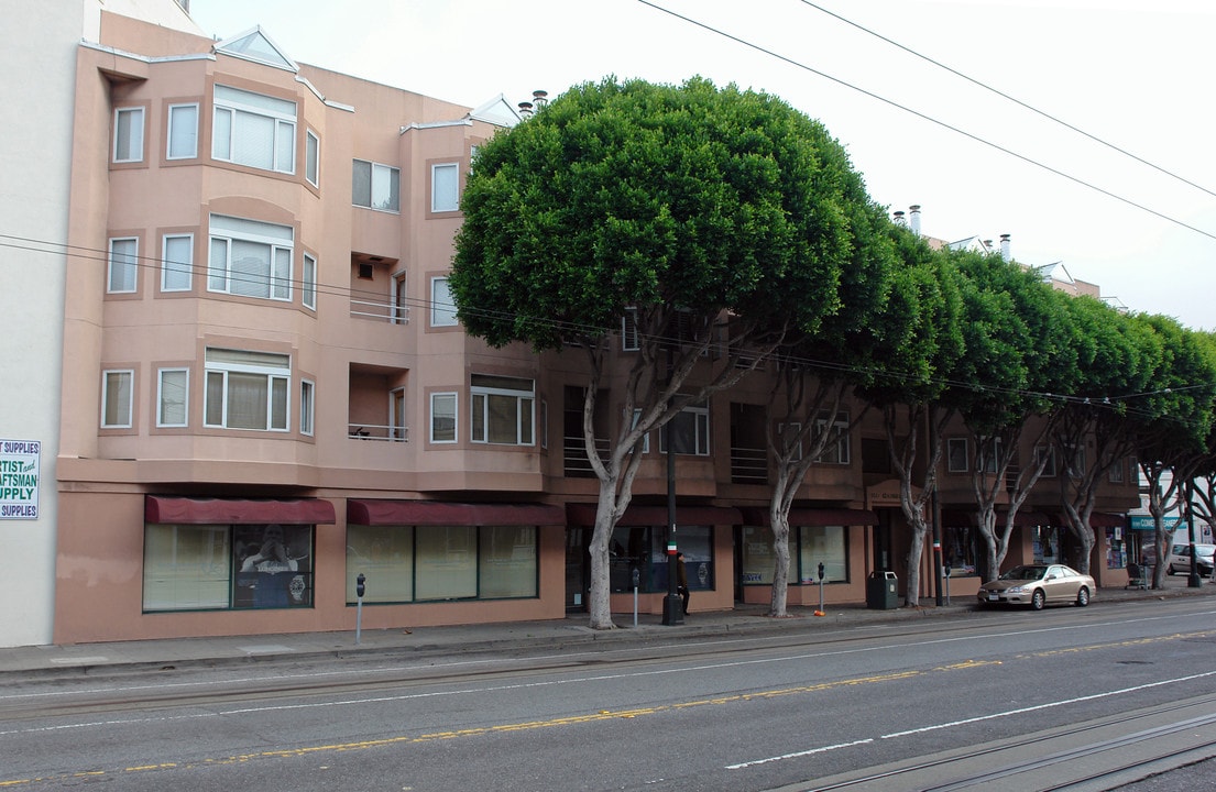 950 Columbus Ave in San Francisco, CA - Building Photo