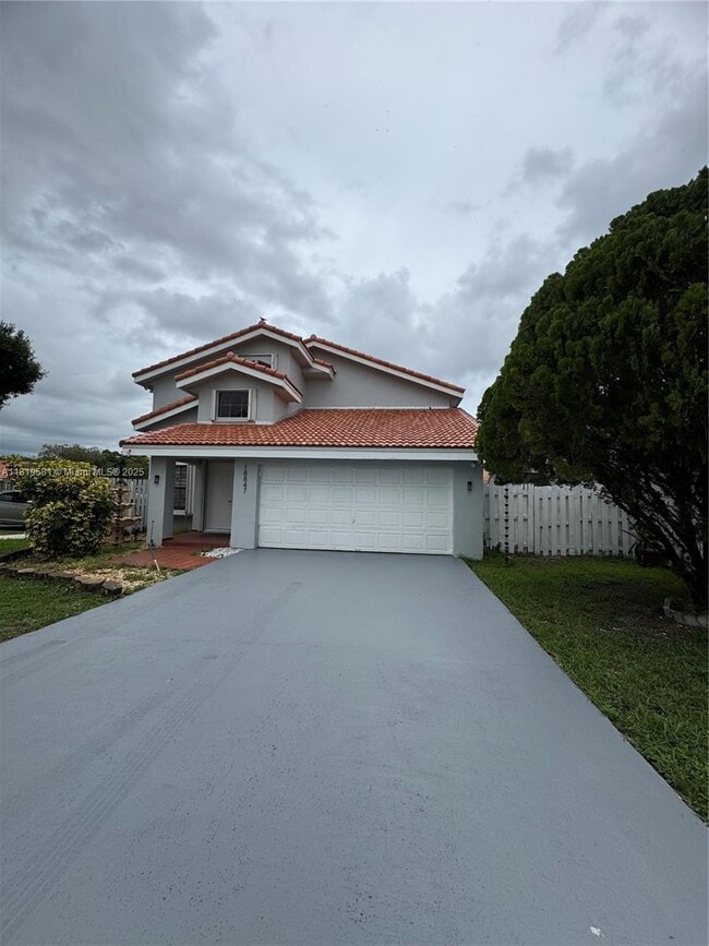18847 NW 82nd Pl in Hialeah, FL - Building Photo - Building Photo