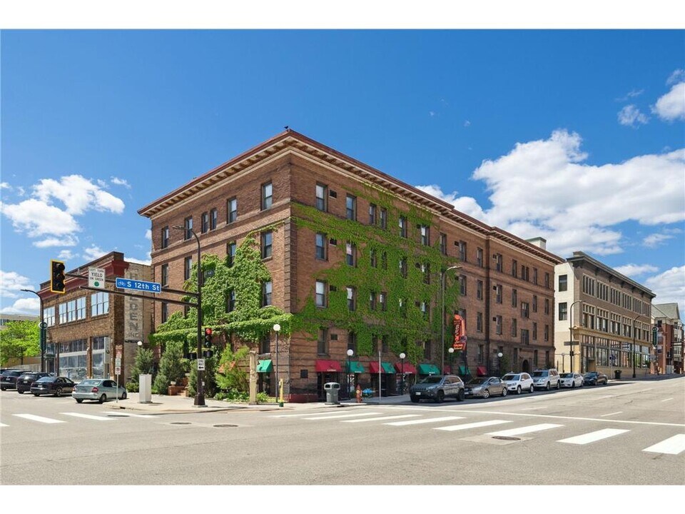 11 S 12th St in Minneapolis, MN - Building Photo