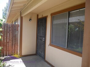 6826-6828 Klingon Ct in Sacramento, CA - Building Photo - Building Photo