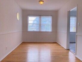 360 Rennie Ave in Los Angeles, CA - Building Photo