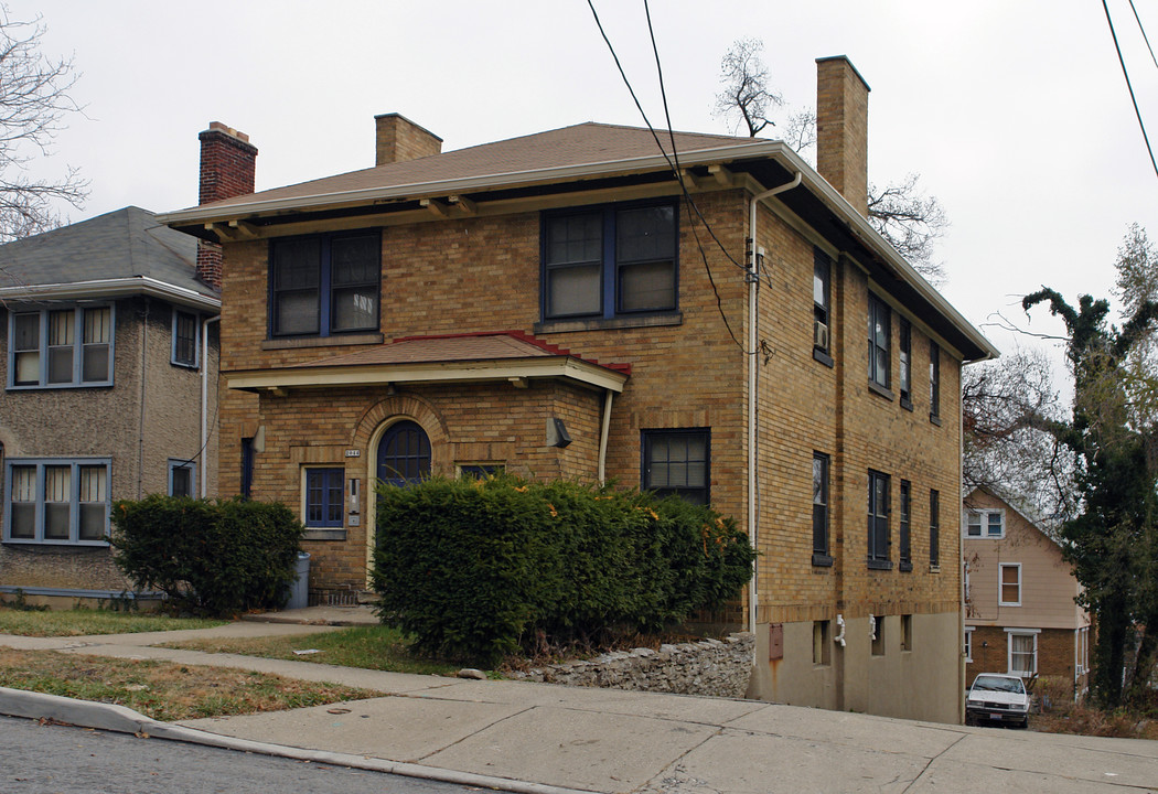 2044 Highland Ave in Cincinnati, OH - Building Photo