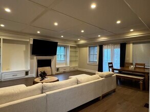 180 Adams St, Unit 2 in Newton, MA - Foto de edificio - Building Photo
