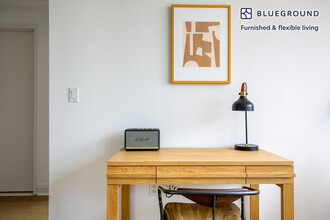 222 E 34th St in New York, NY - Building Photo - Building Photo