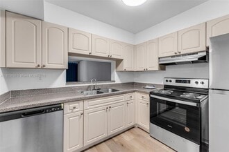 10825 SW 112th Ave in Miami, FL - Building Photo - Building Photo