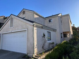 138 Seal Ct in Marina, CA - Building Photo