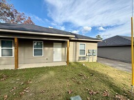 2604 Hurricane Lake Rd in Benton, AR - Building Photo