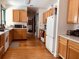 817 E Johnson St, Unit 1-2 in Madison, WI - Building Photo