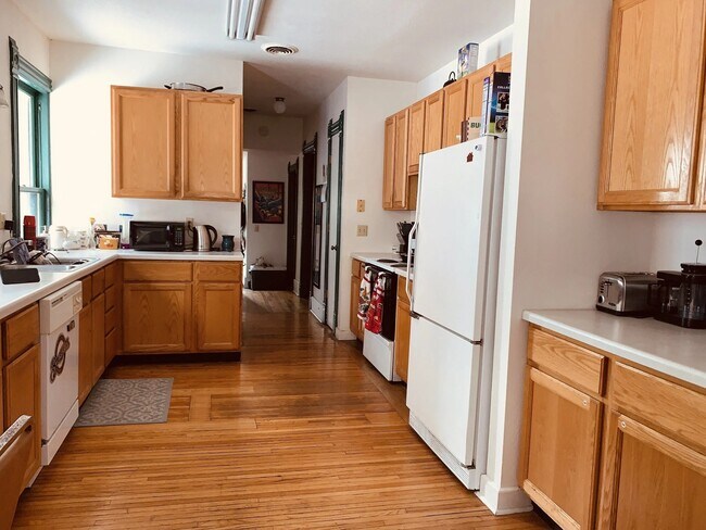 817 E Johnson St, Unit 1-2