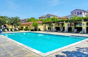 244 Selby Lane in Livermore, CA - Foto de edificio - Building Photo