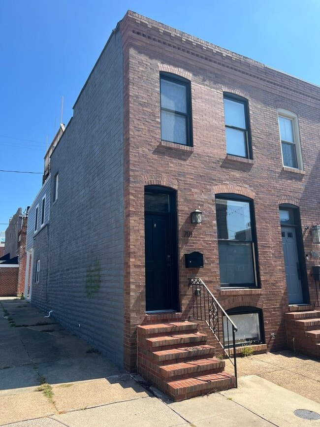 property at 701 S Glover St
