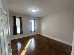 360 Maria Ave, Unit A in St. Paul, MN - Foto de edificio - Building Photo