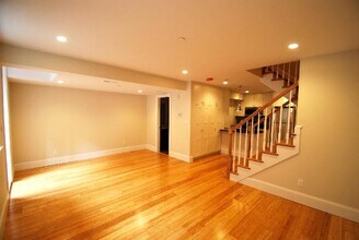 53 Fort Ave, Unit 1 in Boston, MA - Foto de edificio - Building Photo