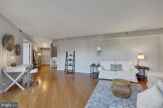 1200 Braddock Pl in Alexandria, VA - Building Photo - Building Photo