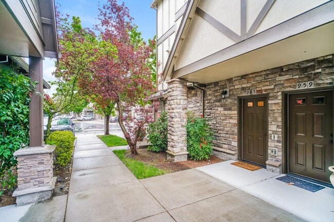 property at 965 NE Wheelock Pl
