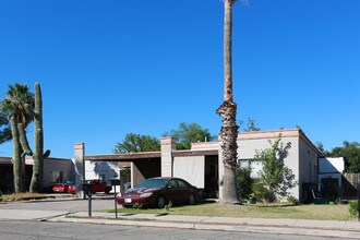 1651 N Louis Ln in Tucson, AZ - Building Photo - Building Photo