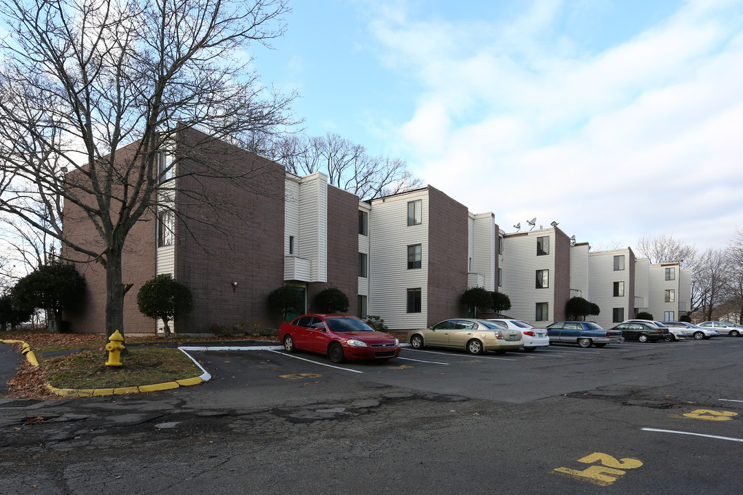 Foxon Woods Apartments in New Haven, CT - Building Photo