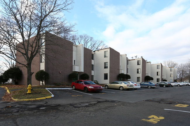 Foxon Woods Apartments