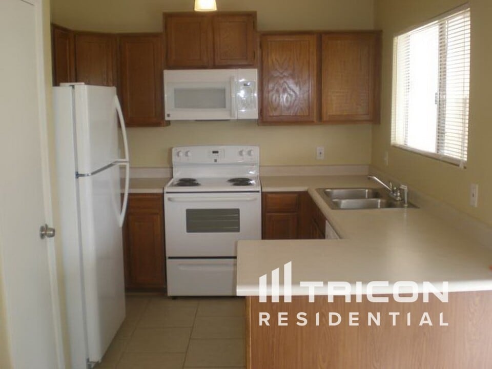 4513 N 106th Ave in Phoenix, AZ - Building Photo