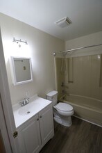 2 Waldron Ln in Saratoga Springs, NY - Building Photo - Building Photo