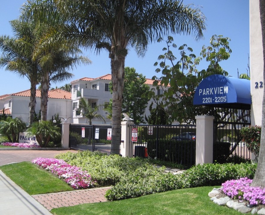 Parkview Apartments in Huntington Beach, CA - Building Photo