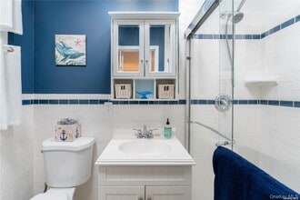 8 Wakeman Ct in Hampton Bays, NY - Building Photo - Building Photo