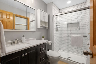 255 Banbury Ave, Unit SI ID1285054P in Elk Grove Village, IL - Foto de edificio - Building Photo