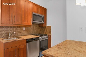 92 W Houston St-Unit -: 1 in New York, NY - Building Photo - Building Photo