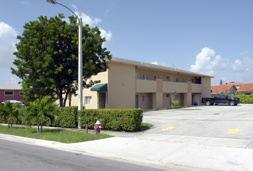6210 W 22nd Ct in Hialeah, FL - Building Photo