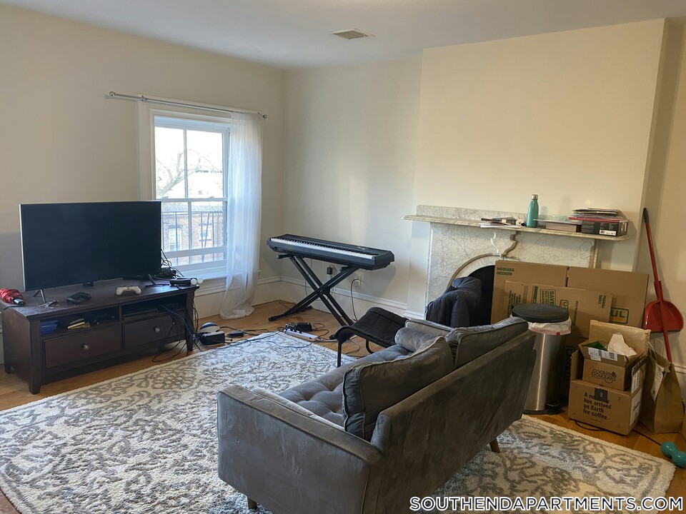 658 Massachusetts Ave in Boston, MA - Building Photo