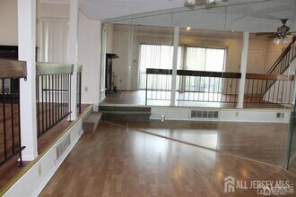 3 Westgate Dr in Edison, NJ - Building Photo - Building Photo