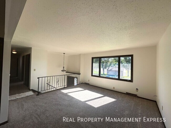property at 2009 S Hawthorne Ave