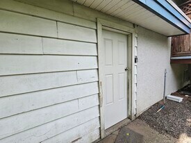 45189 Watson Rd in Chilliwack, BC - Building Photo