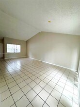 7025 W Sunrise Blvd in Plantation, FL - Building Photo - Building Photo