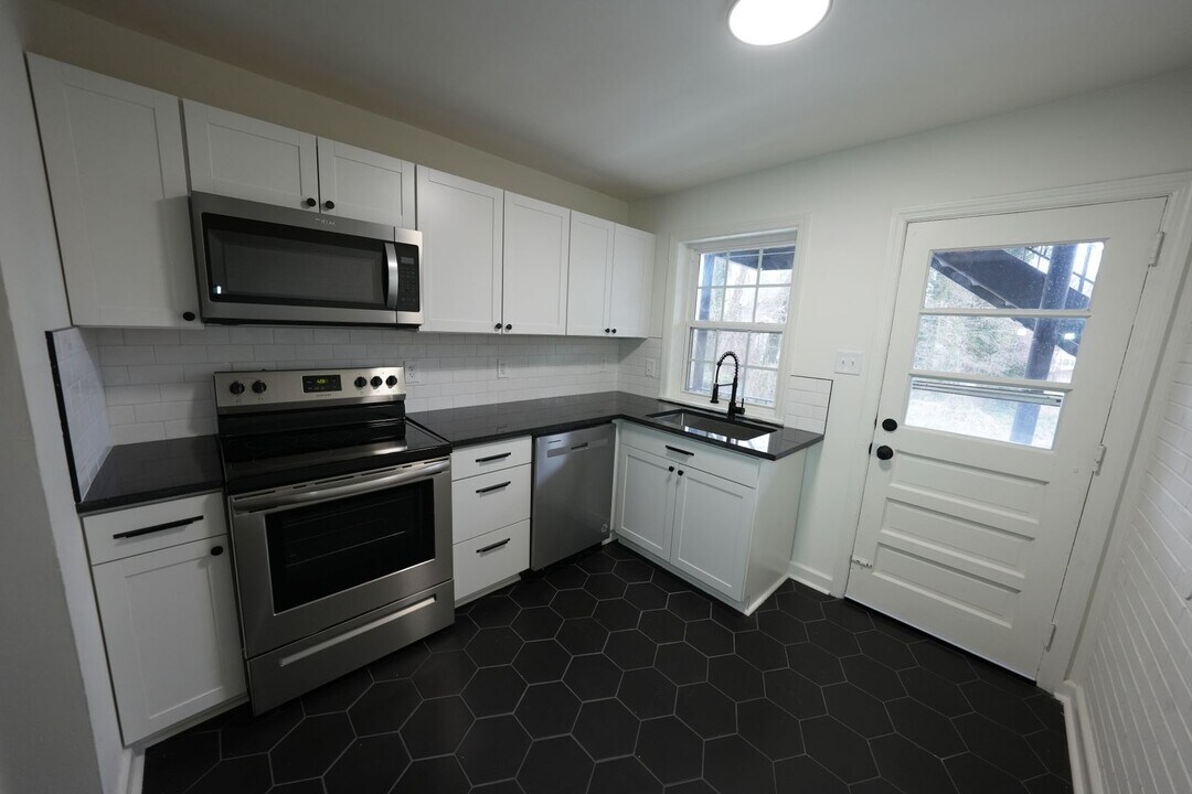 1640 W Northwest Blvd in Winston-Salem, NC - Building Photo