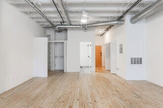 Peachtree Lofts in Atlanta, GA - Building Photo - Interior Photo