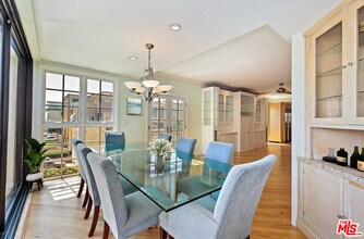 6220 Pacific Ave-Unit -202 in Los Angeles, CA - Building Photo - Building Photo