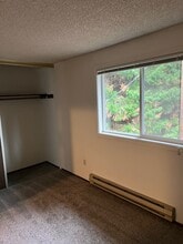 9370 SW 80th Ave in Portland, OR - Building Photo - Building Photo