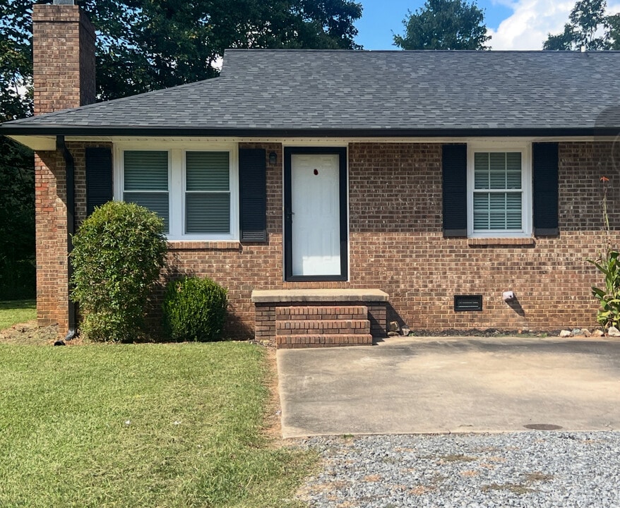 611 Borders Rd in Shelby, NC - Foto de edificio