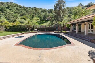 540 Haverstock Rd in La Cañada Flintridge, CA - Building Photo - Building Photo