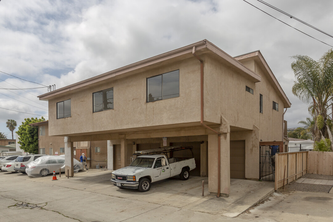 2751-2757 Hornblend St in San Diego, CA - Building Photo