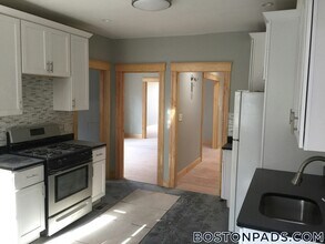 152 Winchester St in Brookline, MA - Building Photo - Building Photo