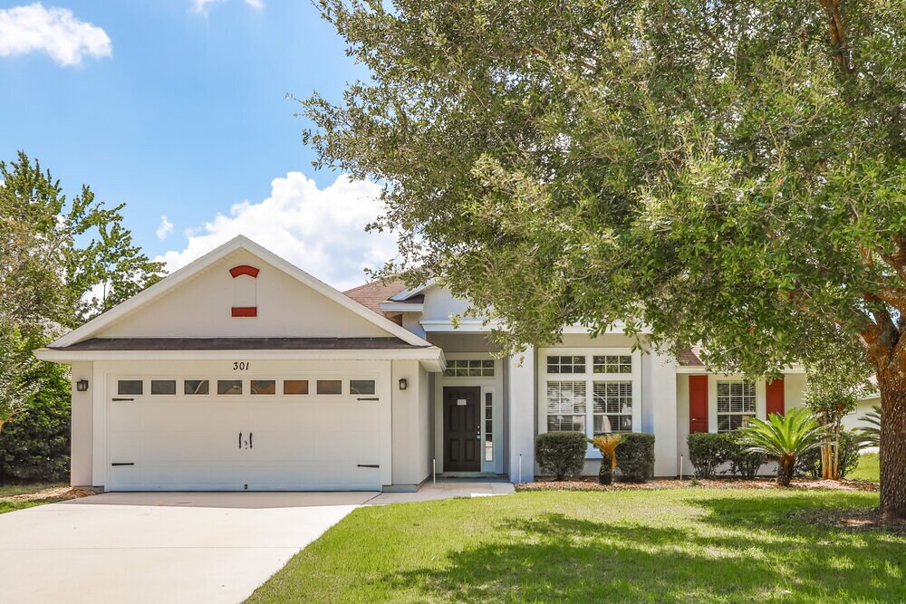 301 N Lake Cunningham Ave in Jacksonville, FL - Building Photo