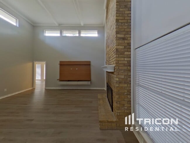 10144 Desert Willow Dr in Dallas, TX - Building Photo - Building Photo