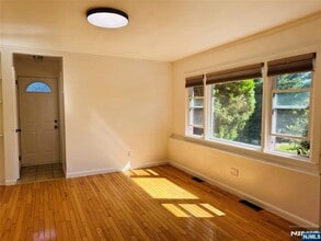 175 Veterans Dr in Northvale, NJ - Building Photo - Building Photo