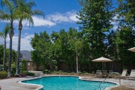 13988-14000 Foothill Blvd in Sylmar, CA - Foto de edificio