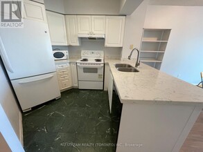 750-2750 Bay St. in Toronto, ON - Building Photo - Building Photo